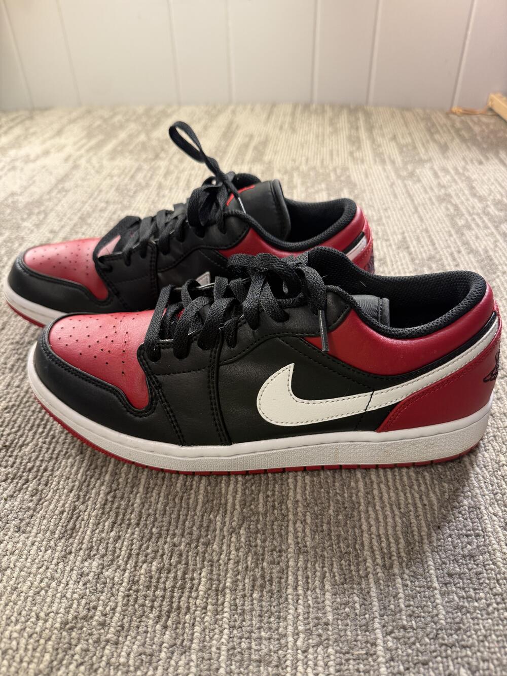 Jordan Air Jordan 1 Low Shoes Mens Size 9 Black Red Bred Toe Sneakers 553558-066